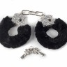 Наручники с мехом и кристаллами "BONDAGE", черные Наручники с мехом и кристаллами "BONDAGE", черные